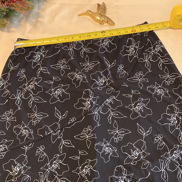 Casual Corner Annex Black and Green Floral Flowers Skirt - Picture 5 of 9